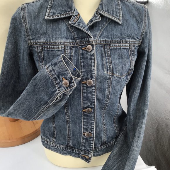 Ann Taylor Denim Jacket, size XS. Perfect wear and color - Picture 5 of 10